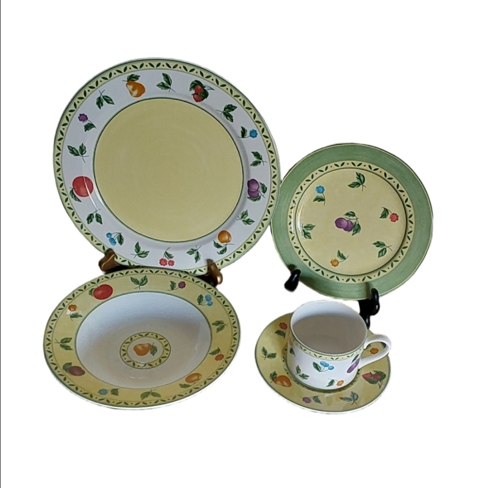 Victoria Beale Savannah 1960 -5 PC‎ Elegant Fruit Pattern Dinnerware Set